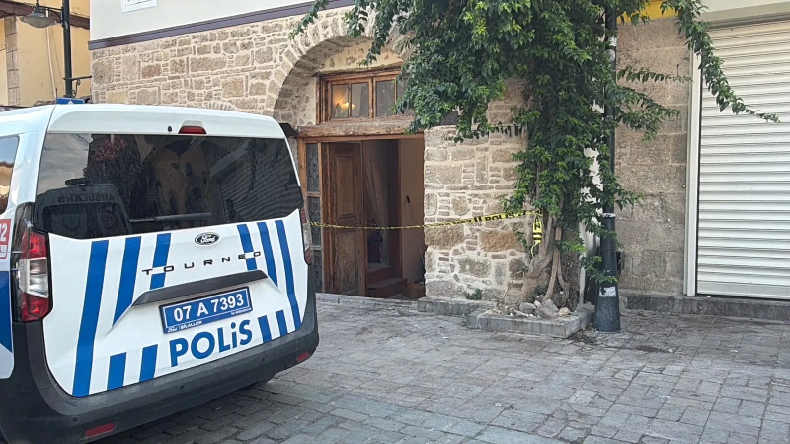 Antalya’da yabancı uyruklu adam evinde ölü bulundu