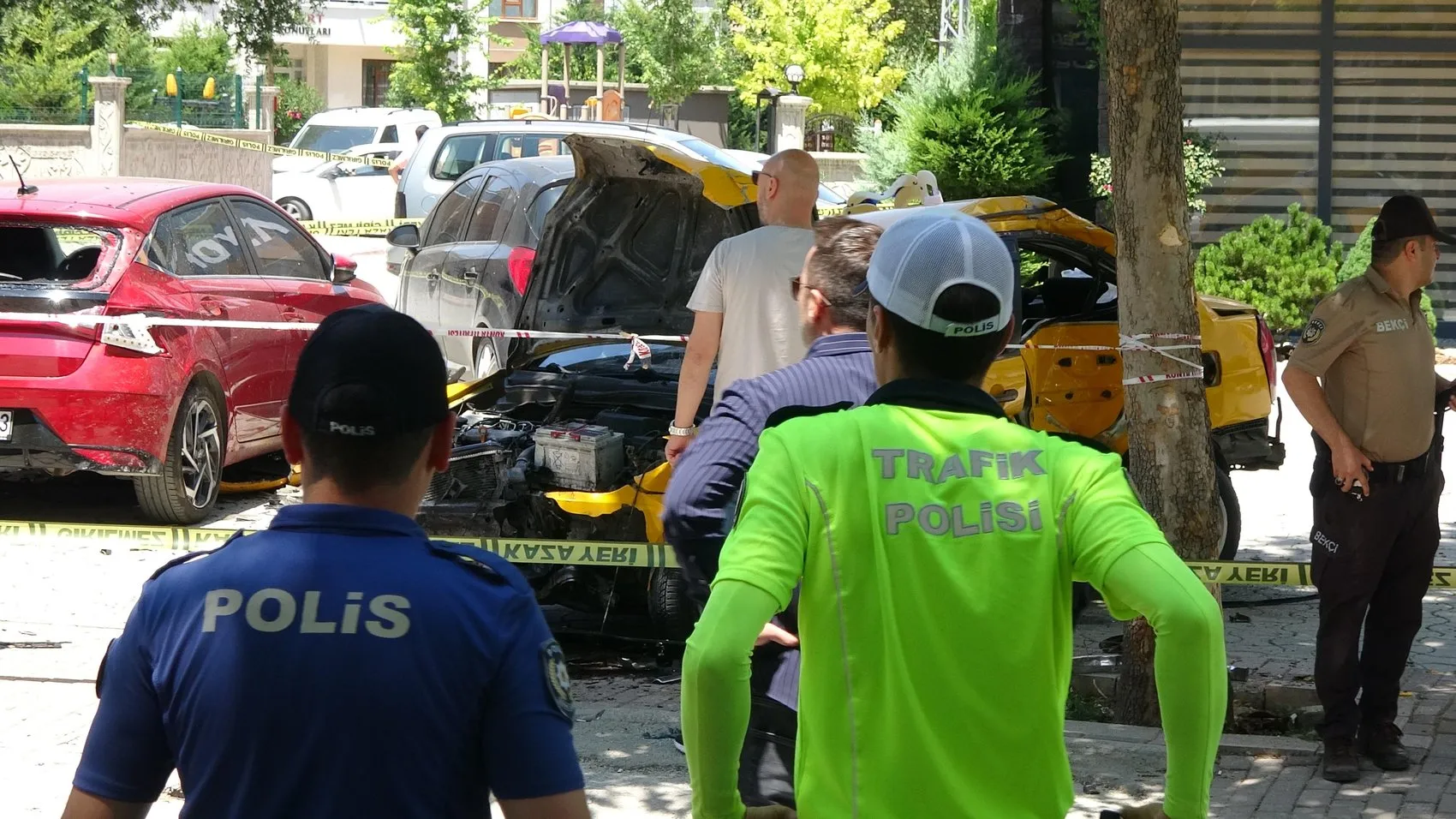 Konya’da kaldırımda yürüyen anne ve kızı taksinin çarpmasıyla can verdi