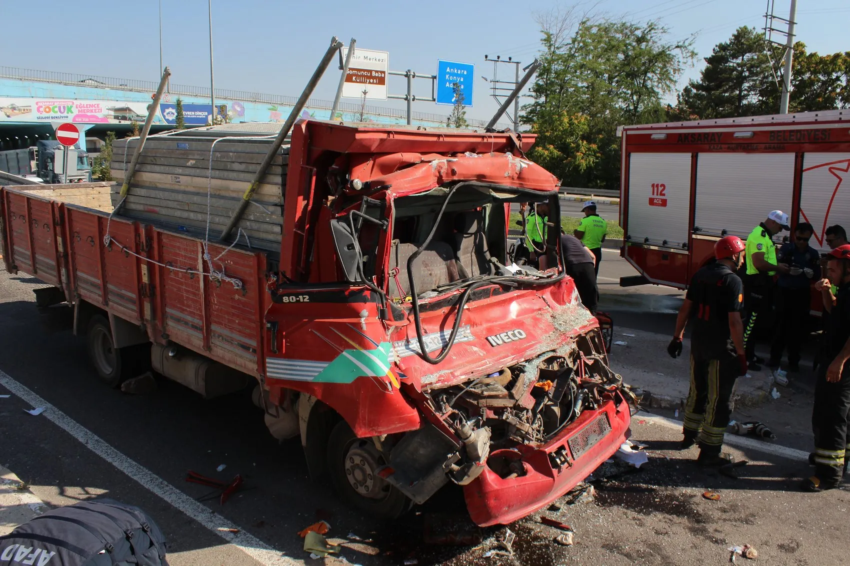 Aksaray’da ağır kaza Kamyonet hafriyat kamyonuna çarptı
