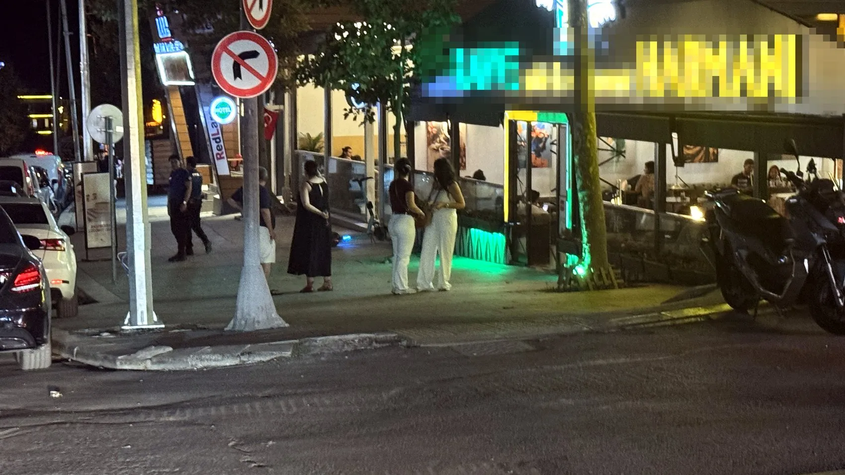 Avcılar'da kafede bıçaklı kavga Polis havaya ateş açtı