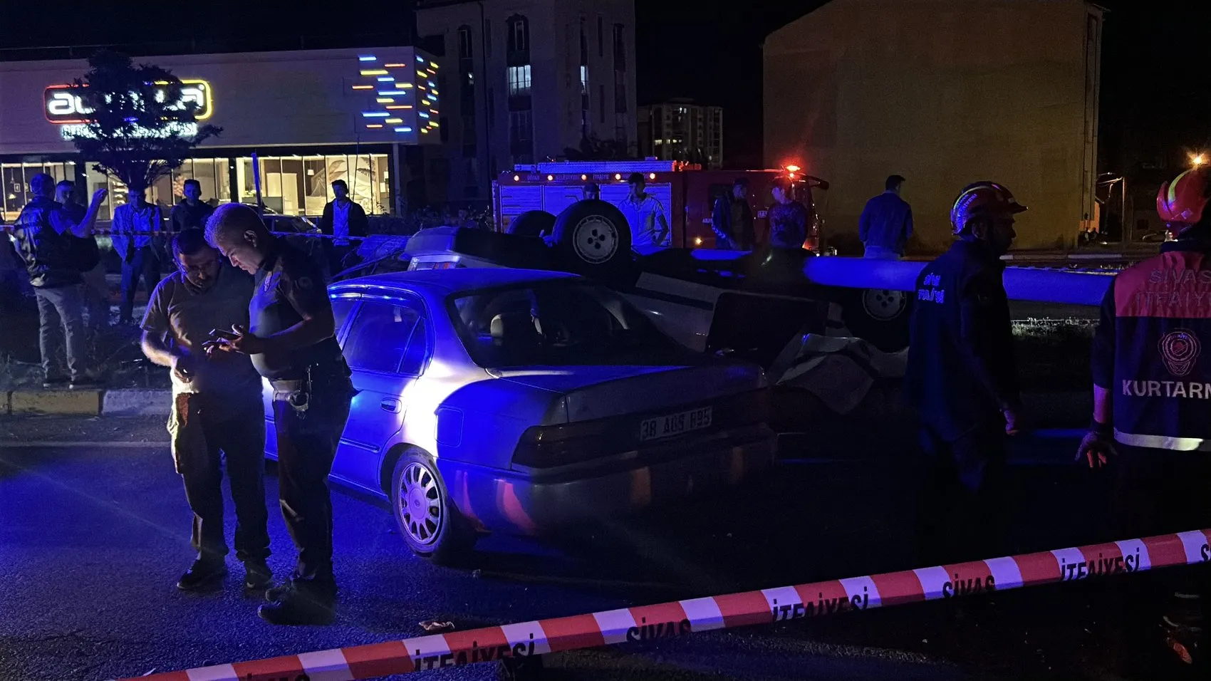 Sivas'ta gece saatlerinde trafik kazası beş kişiyi hastanelik etti