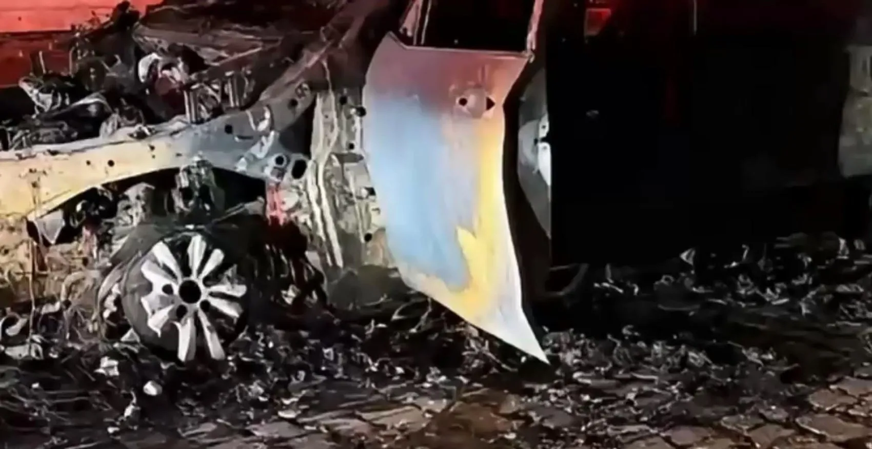 Muş'ta seyir halindeki araç bir anda alev topuna döndü