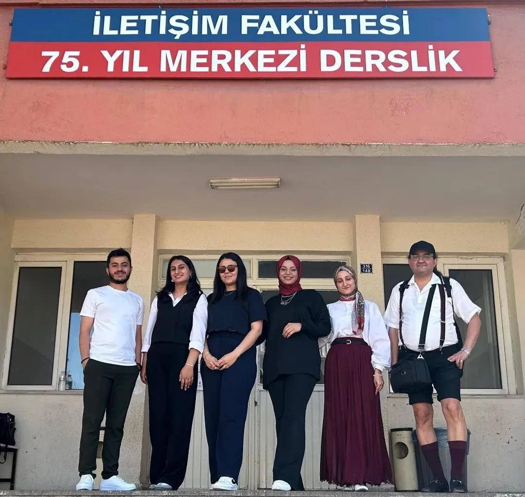 48 yaşındaki Ali İslam üniversiteleri birincilikle bitiriyor