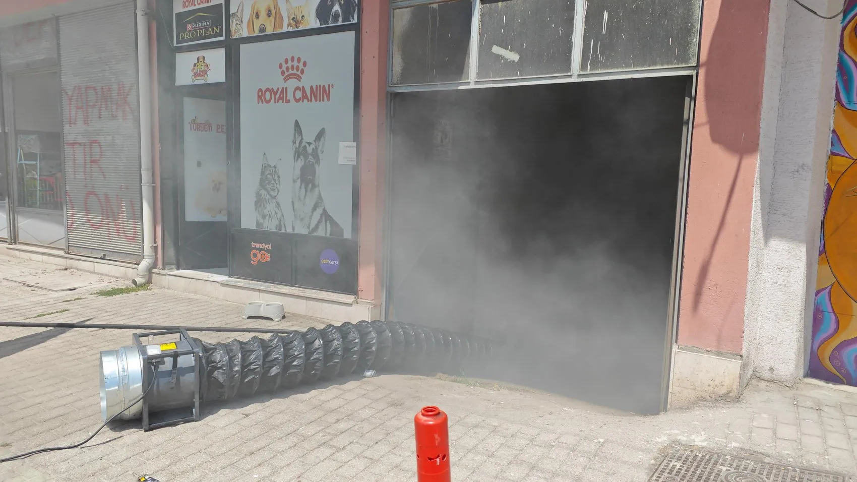 Eskişehir’de apartman otoparkında yangın paniği