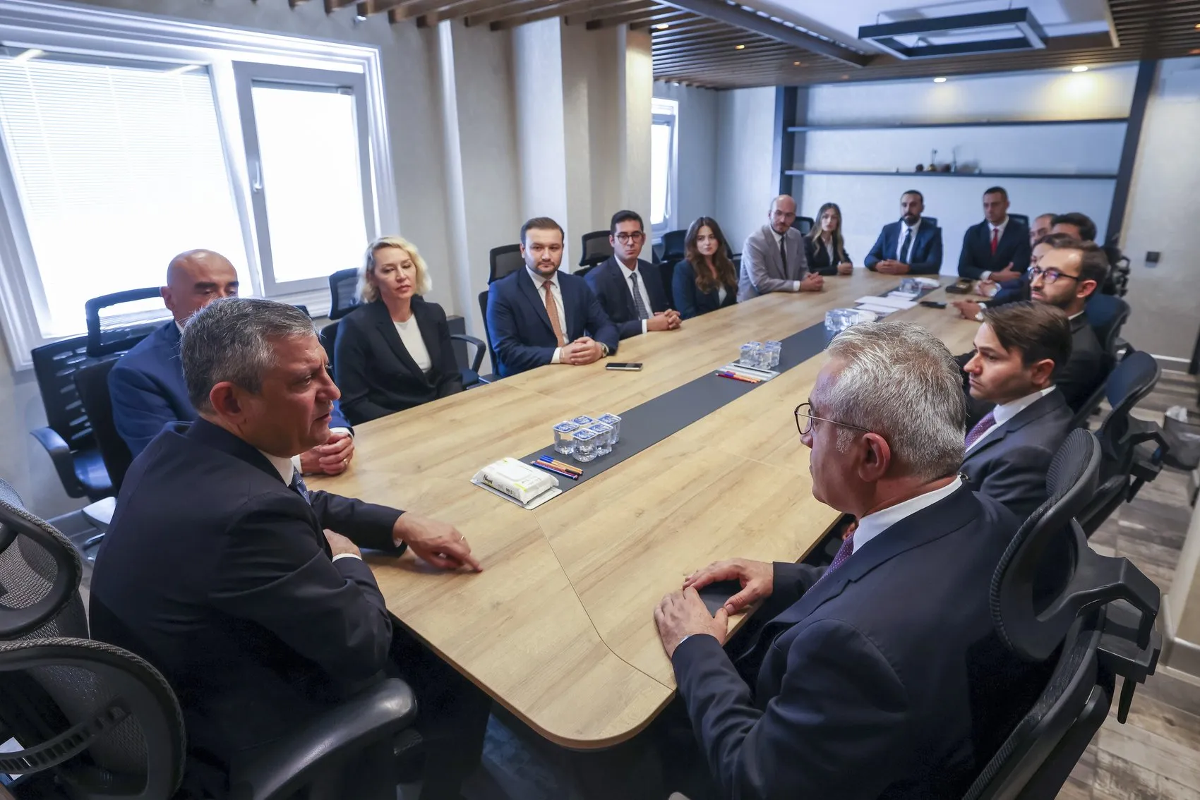 Özgür Özel yönetimindeki Yeni Parti disiplin mekanizmasını kurdu