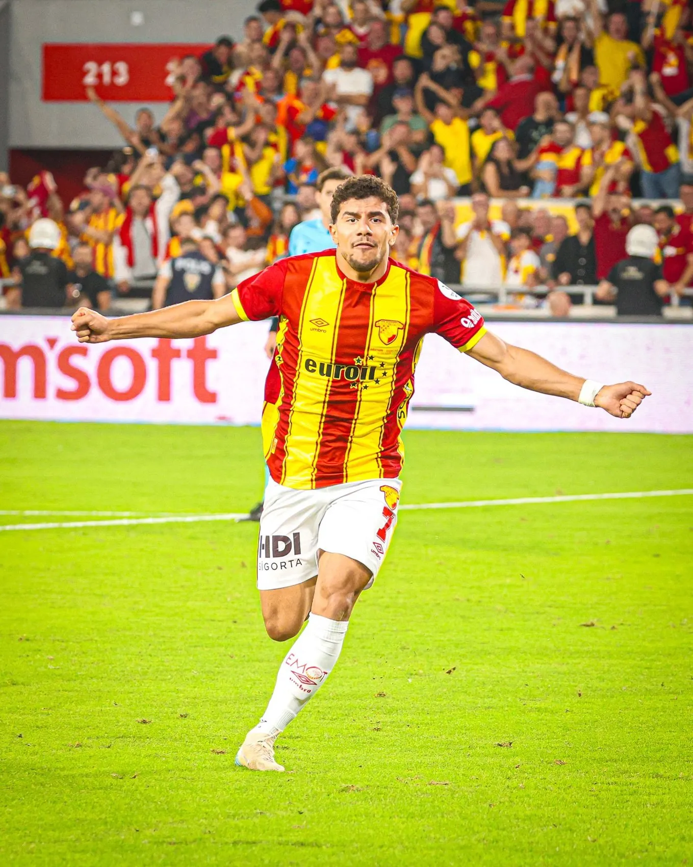 Göztepe kadrosundaki genç yeteneklere 1. Lig'den yoğun ilgi var