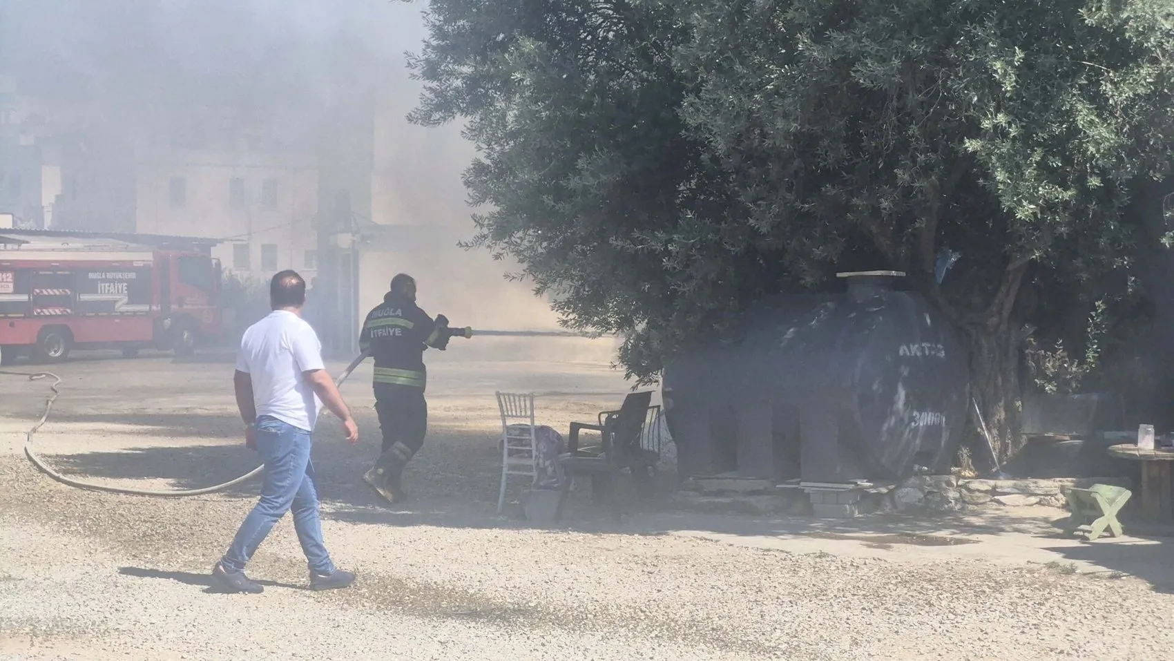 Bodrum'da personel yatakhanesinde korkutan yangın
