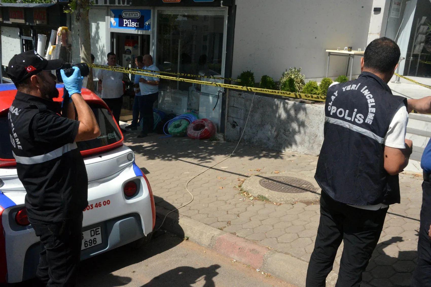 Kahramanmaraş’ta emlakçı dükkanı önünde silahlı saldırı
