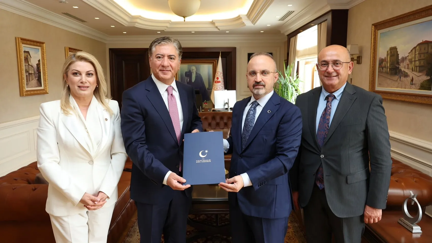Özgür Özel rotayı değiştirdi CHP artık Yeni Parti olarak anılacak