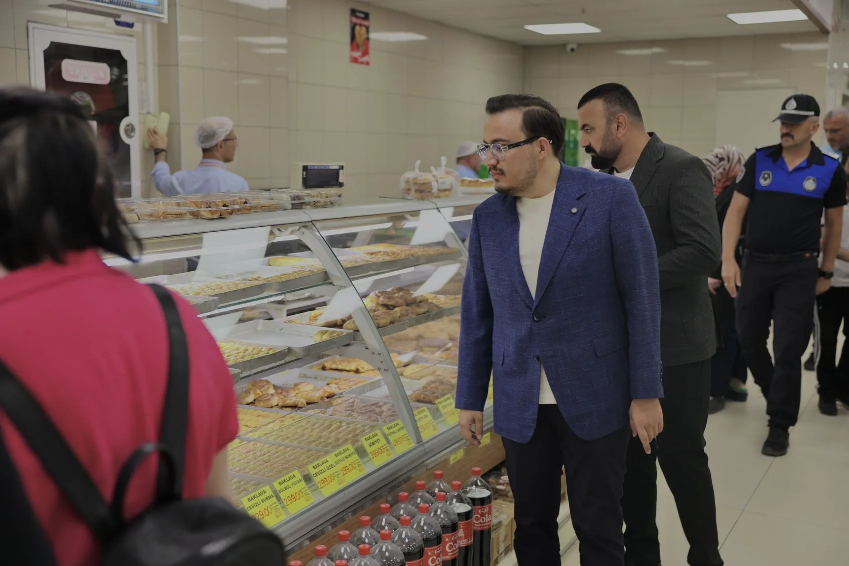 Sincan’da zabıta ekipleri market raflarını didik didik inceledi