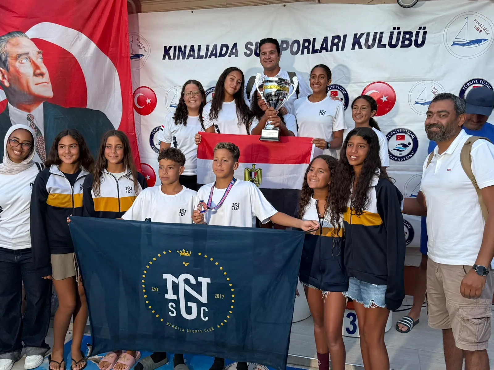 Kınalıada’da yüzme şöleni ENKA’nın zaferiyle bitti