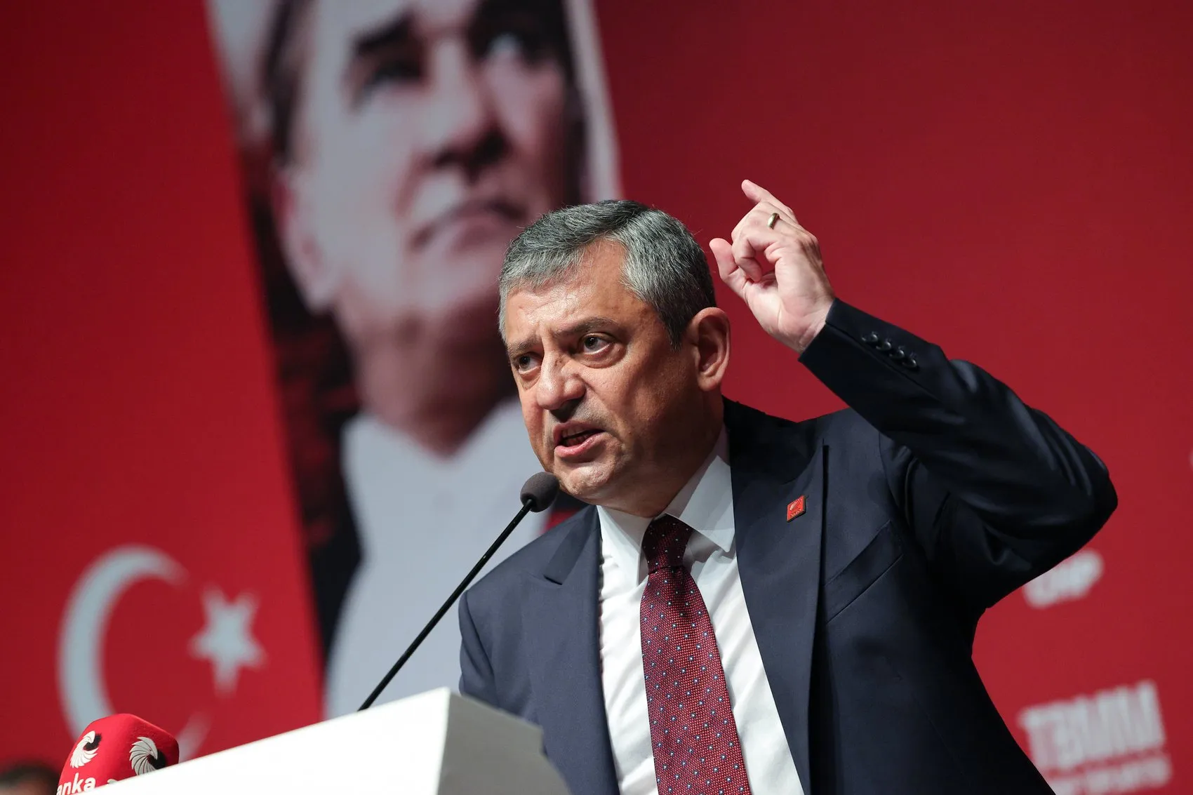 Özgür Özel Eskişehir’de iktidar yürüyüşünü işaret etti