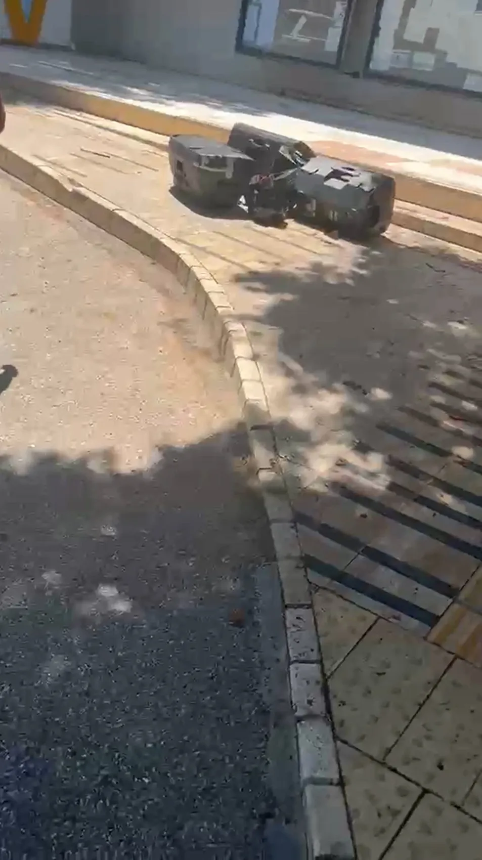 Manavgat Belediyesi önünde ses sistemi yaktı