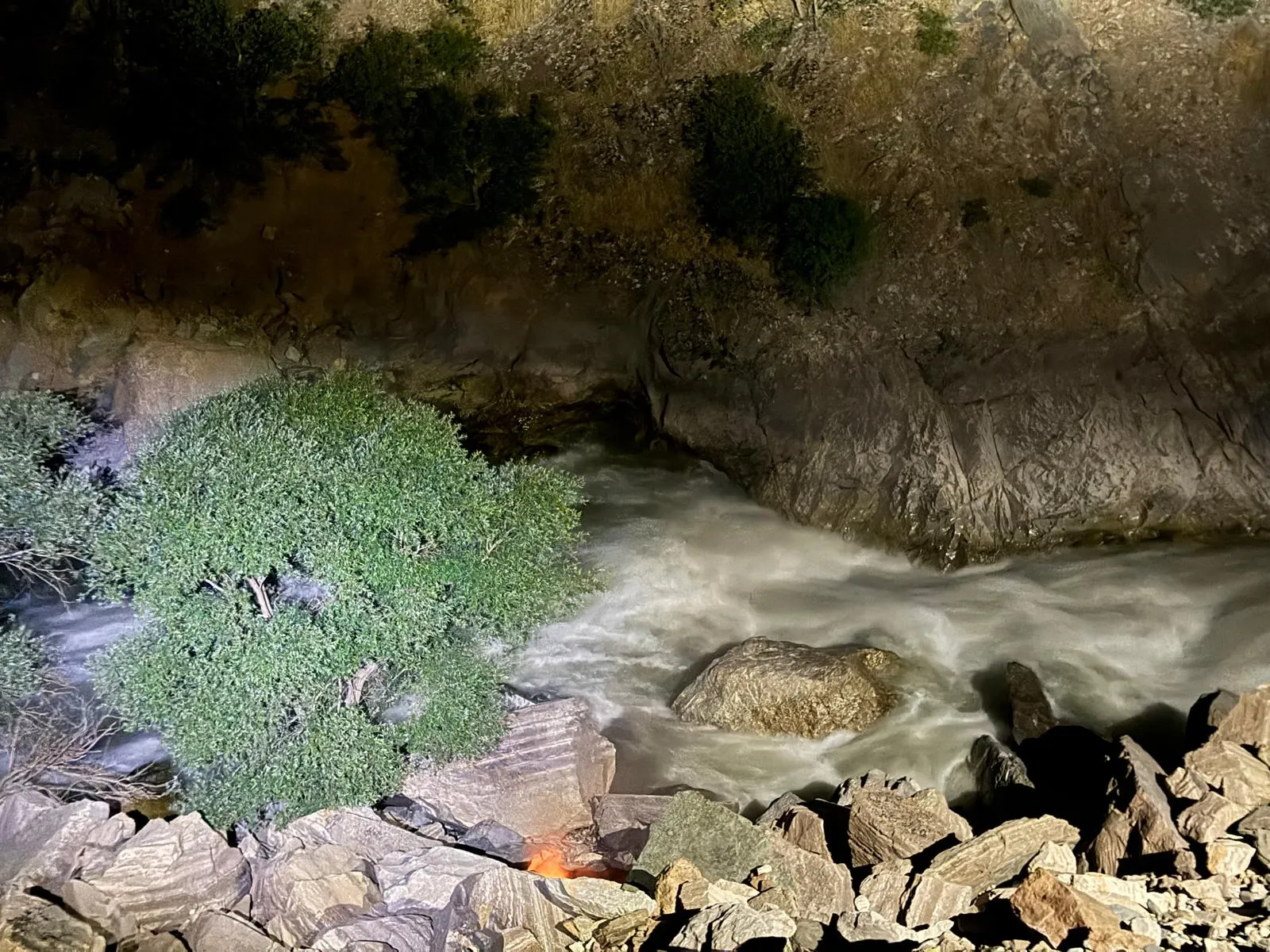 Habur Çayı'nda kaybolan genci arama çalışmaları ikinci gününde devam ediyor