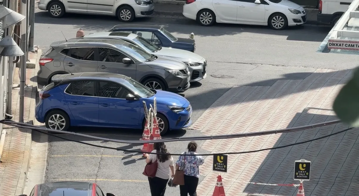 Kağıthane'de otopark kavgası Sürücü aracını valenin üzerine sürdü