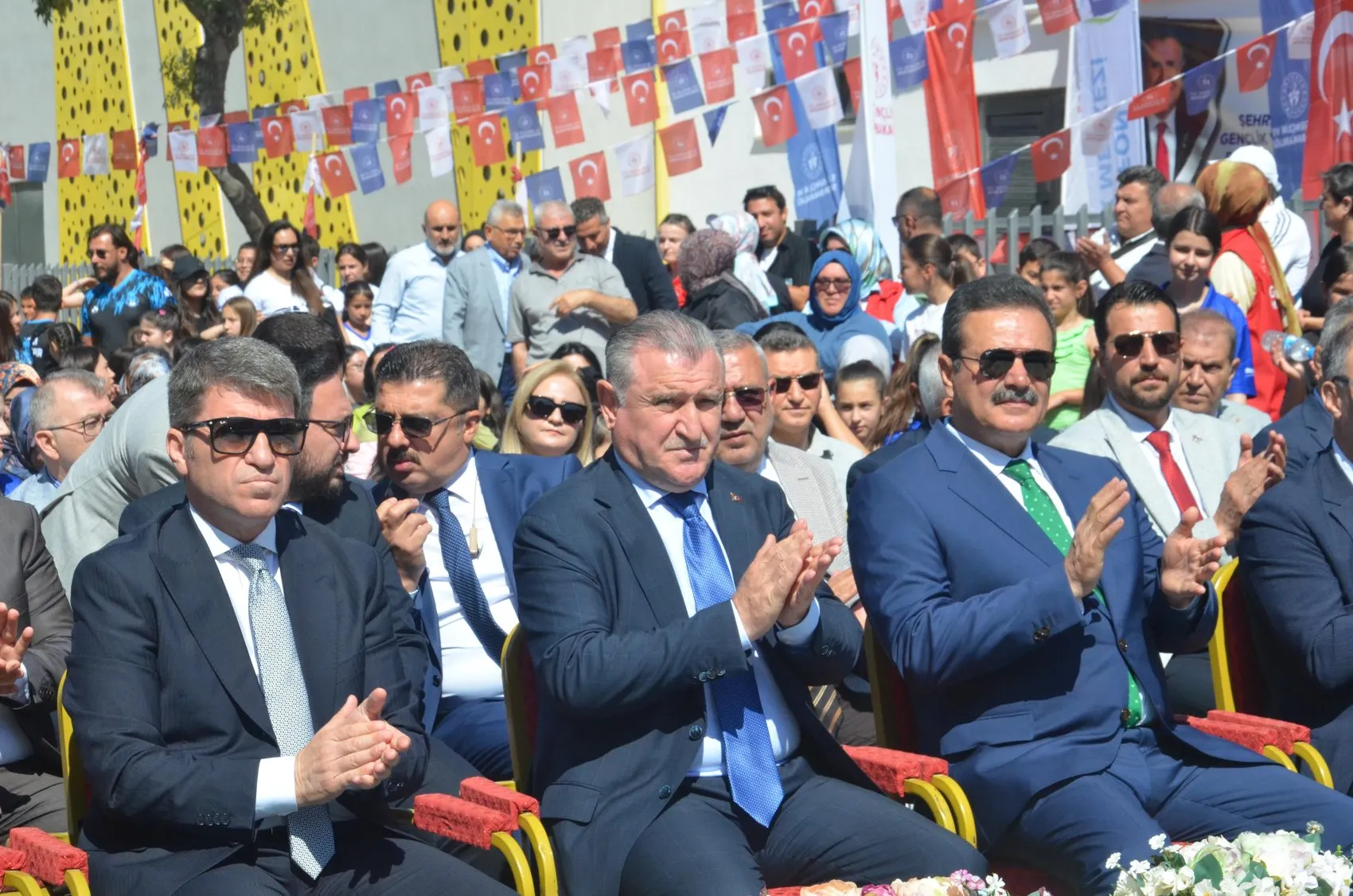 Bakan Bak Amasya'da yeni gençlik merkezlerini hizmete açtı