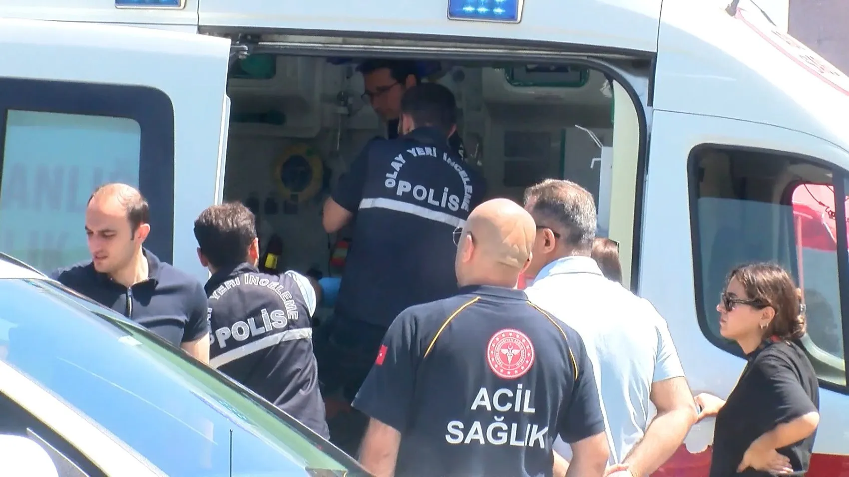 Beşiktaş iskelesinde denizden cansız beden çıkarıldı