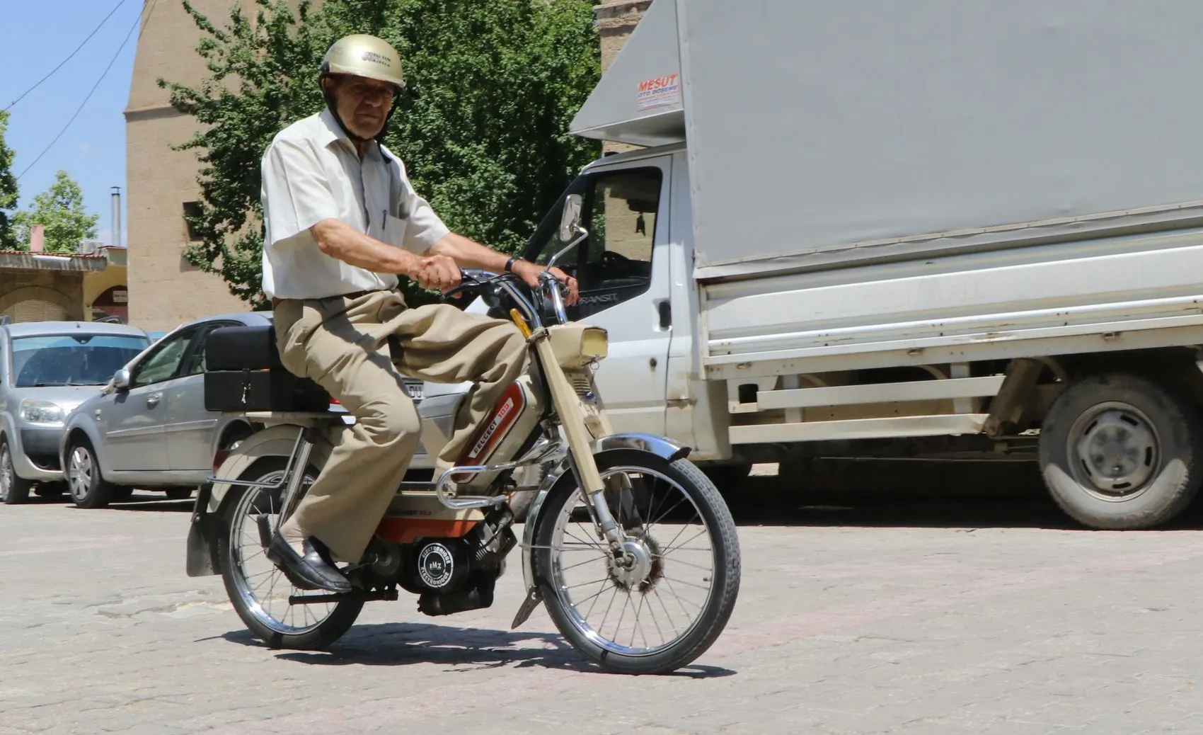 Burdur’da yarım asırlık sadakat 1976 model motorunu hala kullanıyor