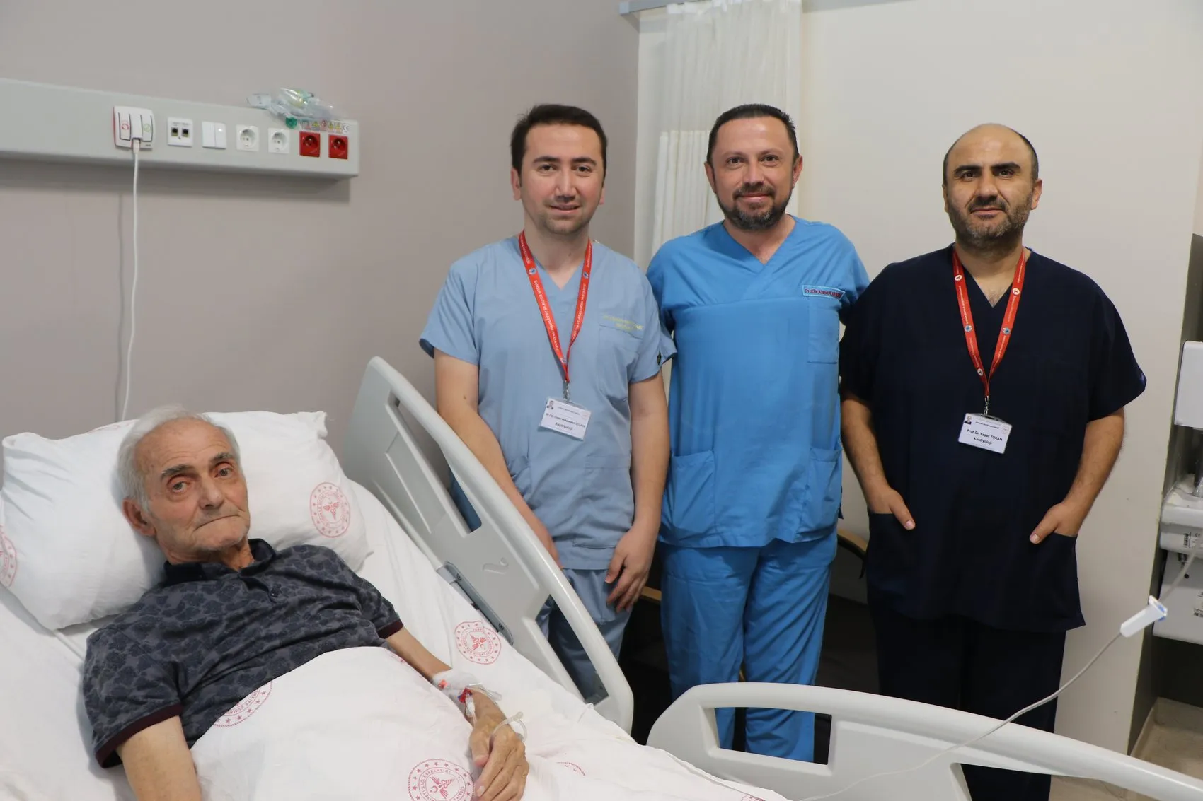 83 yaşındaki şehit babasına bıçaksız kalp ameliyatı