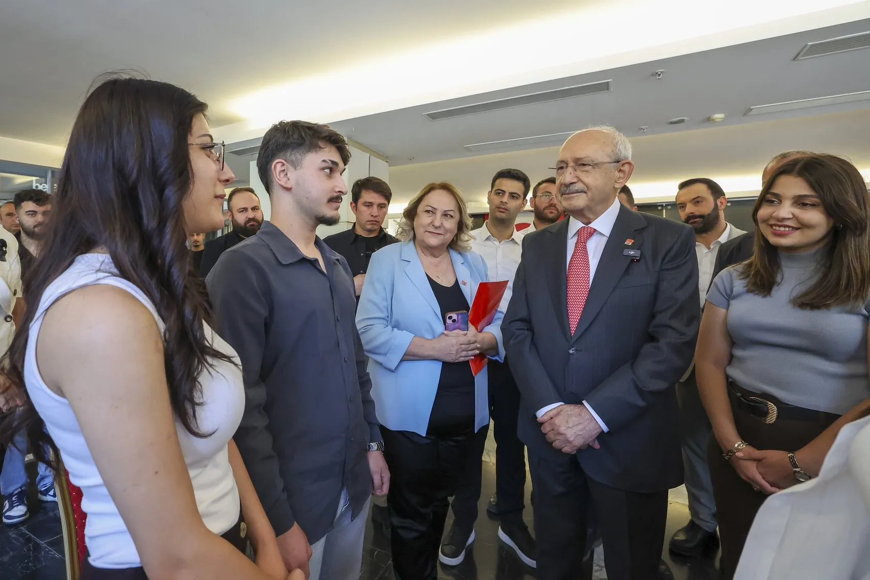 Kılıçdaroğlu gençlerin tercih heyecanına ortak oldu