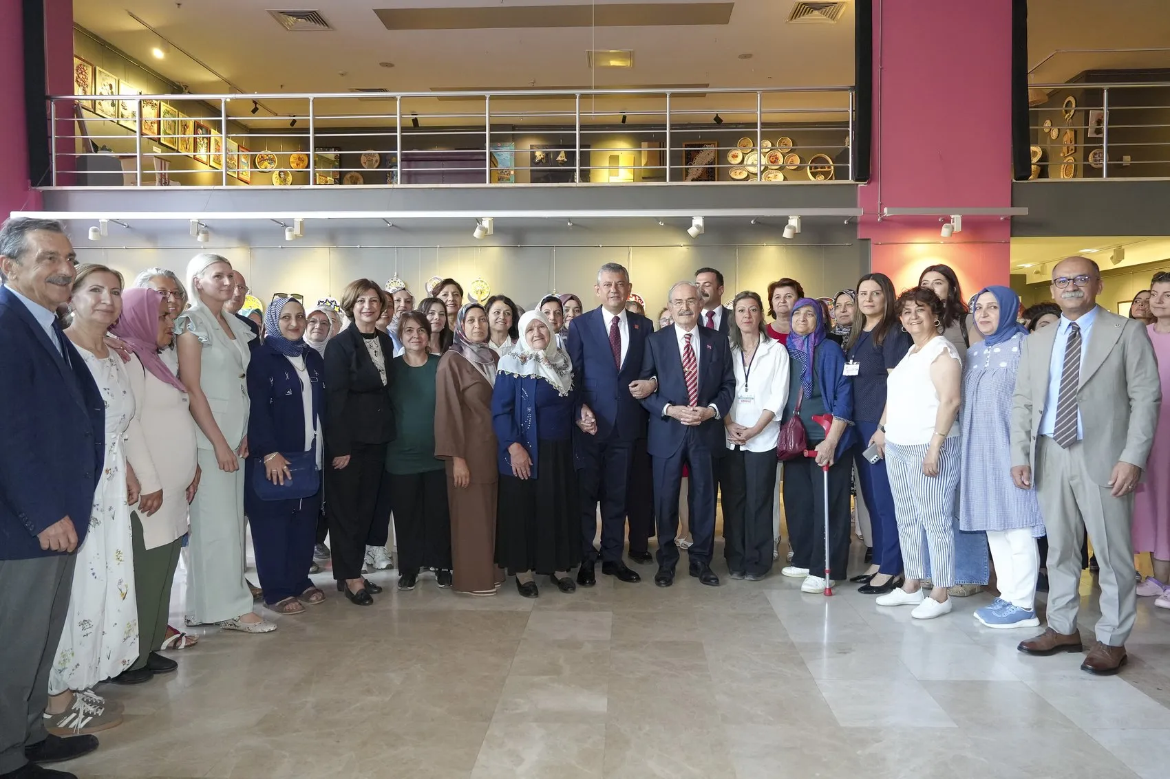 Özgür Özel Eskişehir’de iktidar yürüyüşünü işaret etti