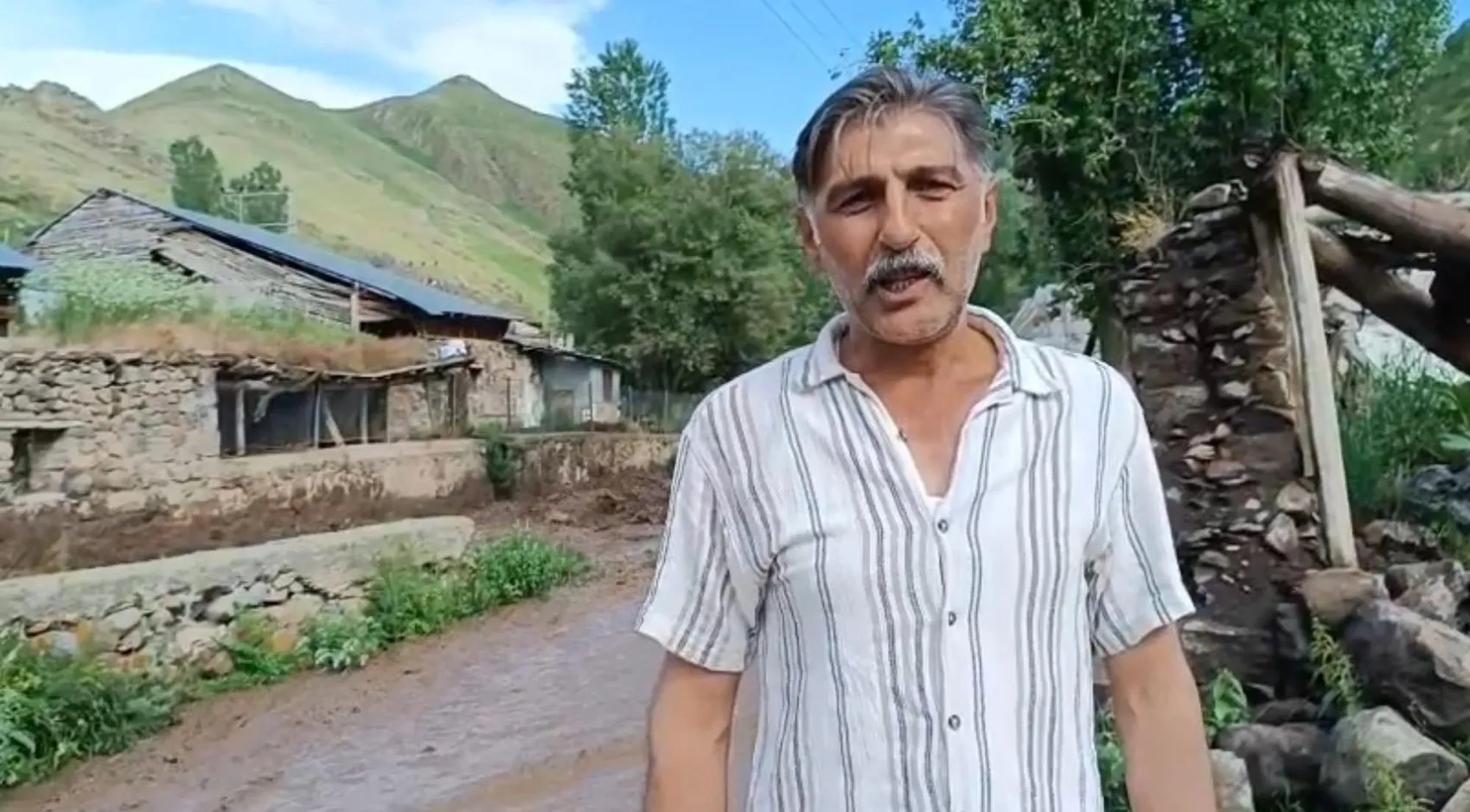 Erzurum Oltu'da dere taştı evleri su bastı