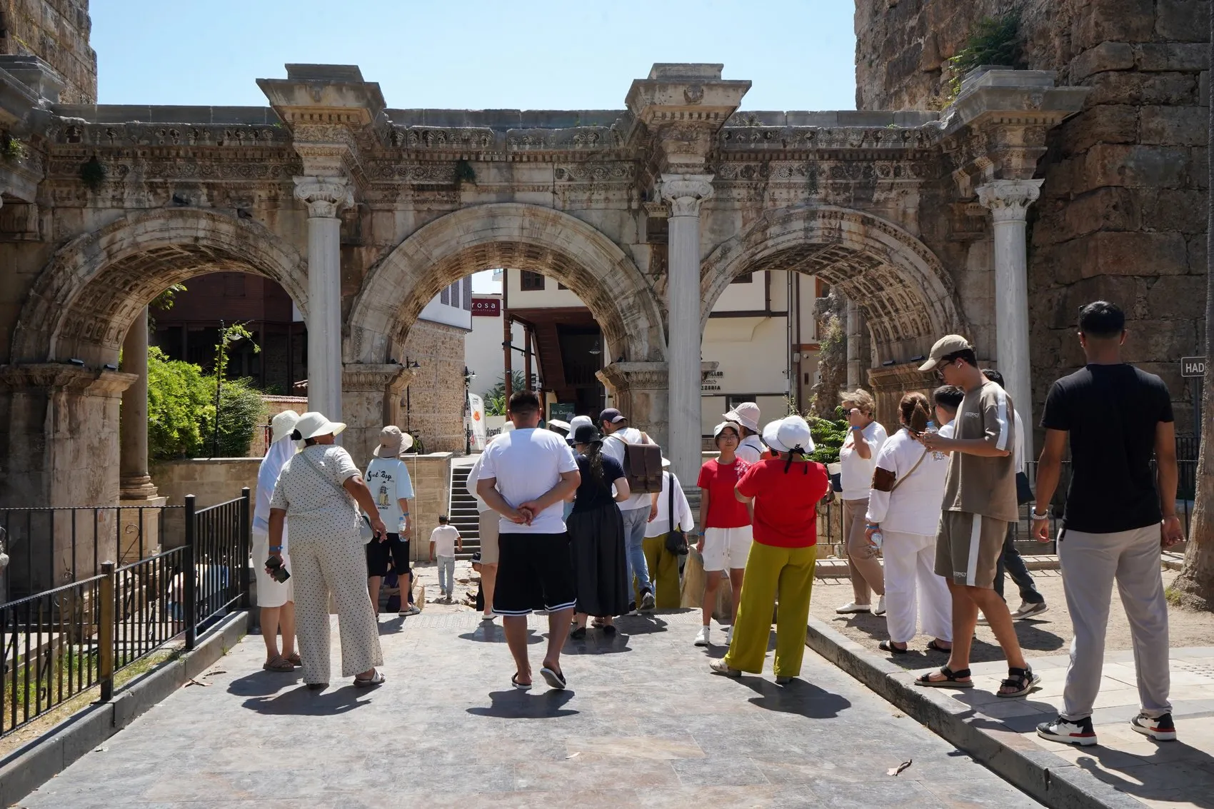 Antalya turlarında sahte rehber avı başladı