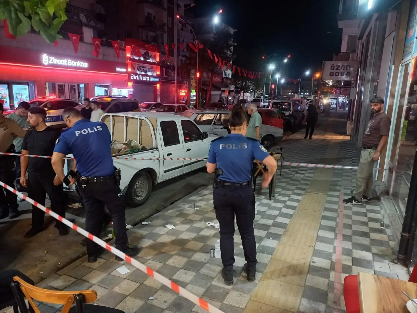 Manisa'da sokak ortasında kasklı saldırı