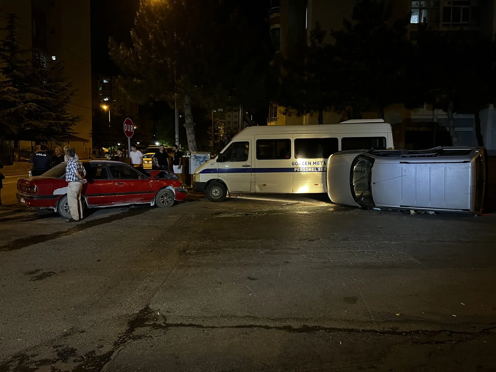 Kayseri'de kaza sonrası şaşkına çeviren bir saatlik eşya toplama mesaisi