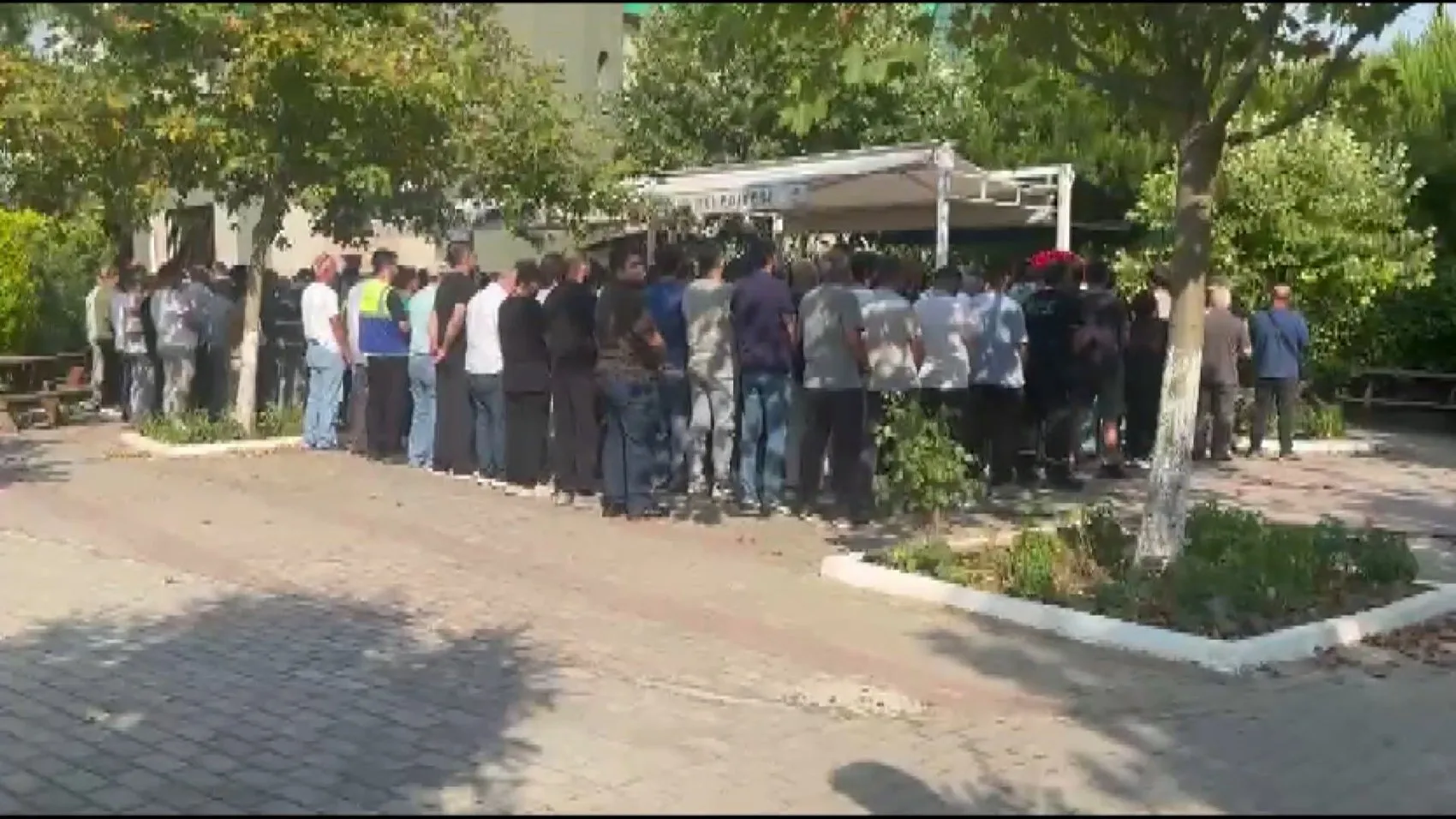 Balayından dönen Furkan yardım etmek isterken can verdi