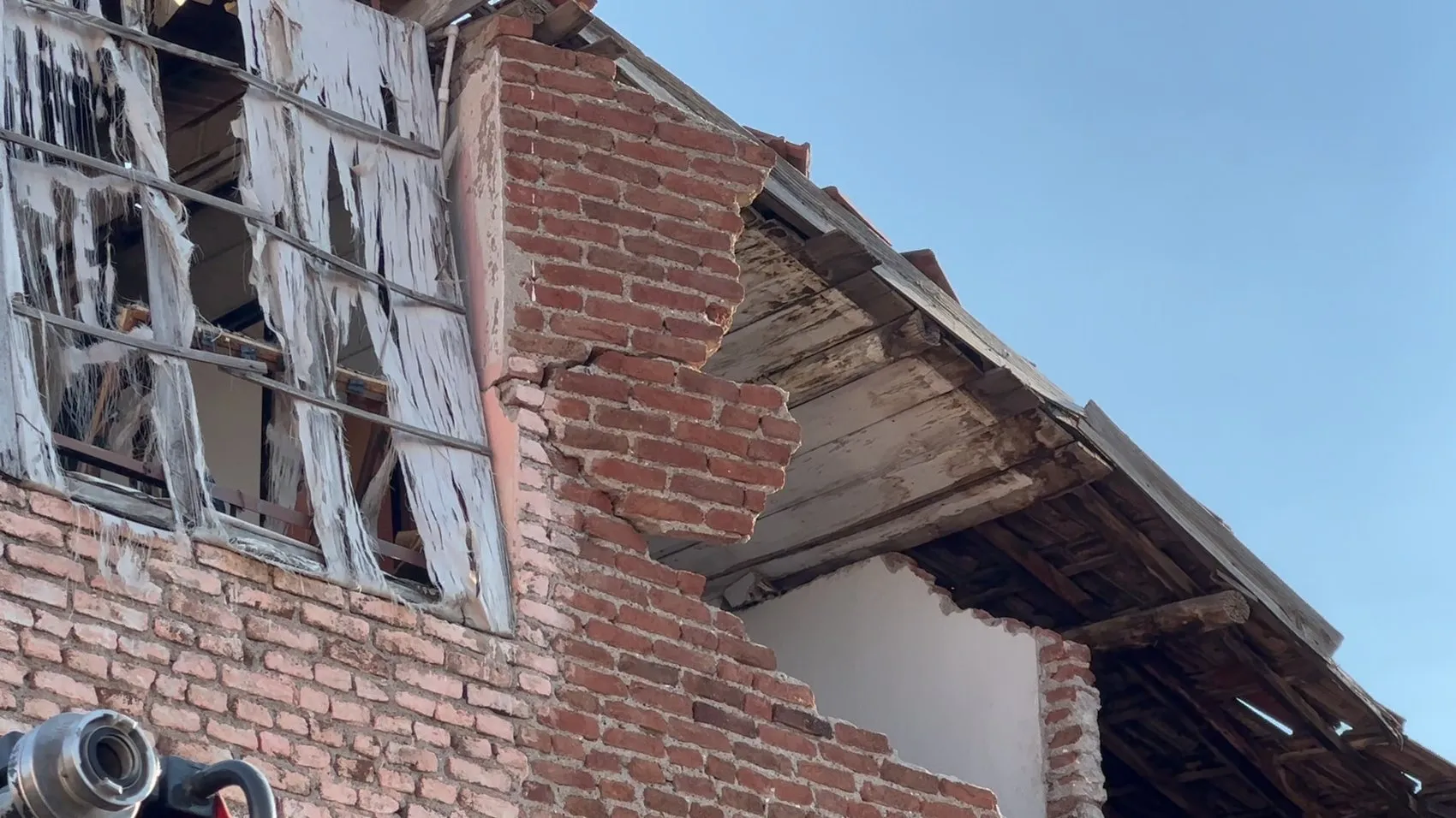 Malatya sallandı Battalgazi’deki deprem binalarda hasara yol açtı