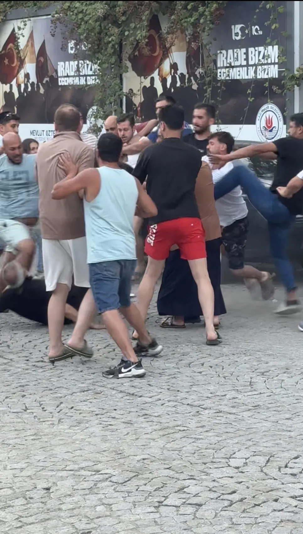 Kağıthane'de trafik kavgası kanlı bitti 4 yaralı