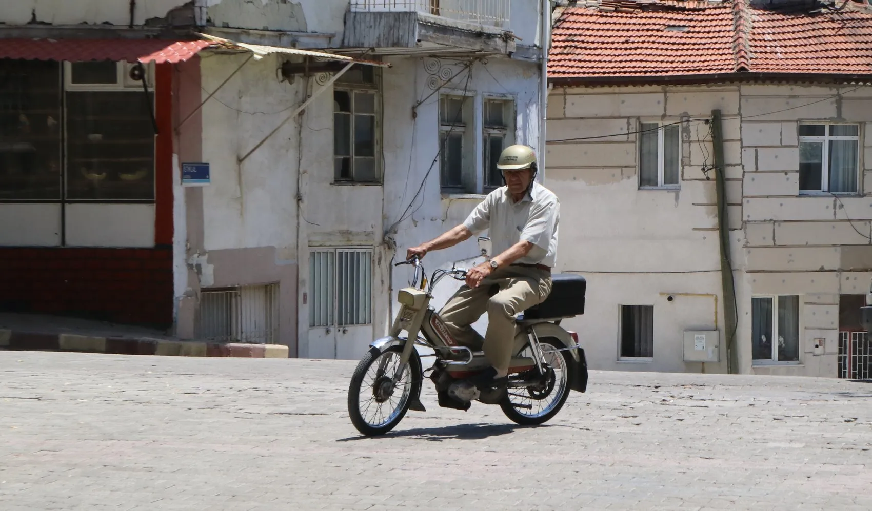 Burdur’da yarım asırlık sadakat 1976 model motorunu hala kullanıyor