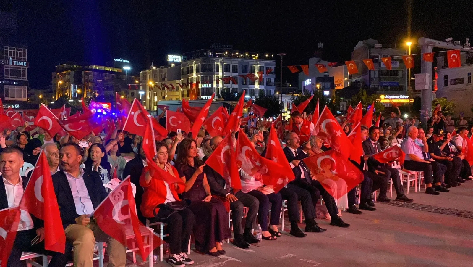 Çanakkale 15 Temmuz için meydanlara indi