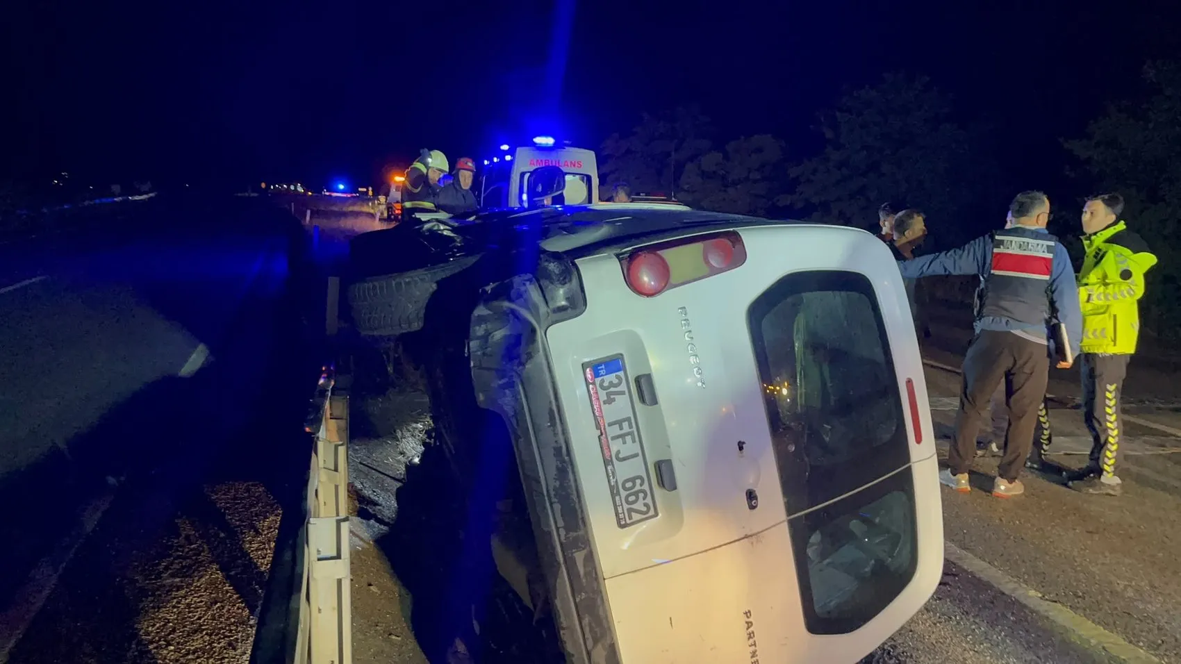 Kastamonu yolunda kaza yapan araçtan sürücü sırra kadem bastı