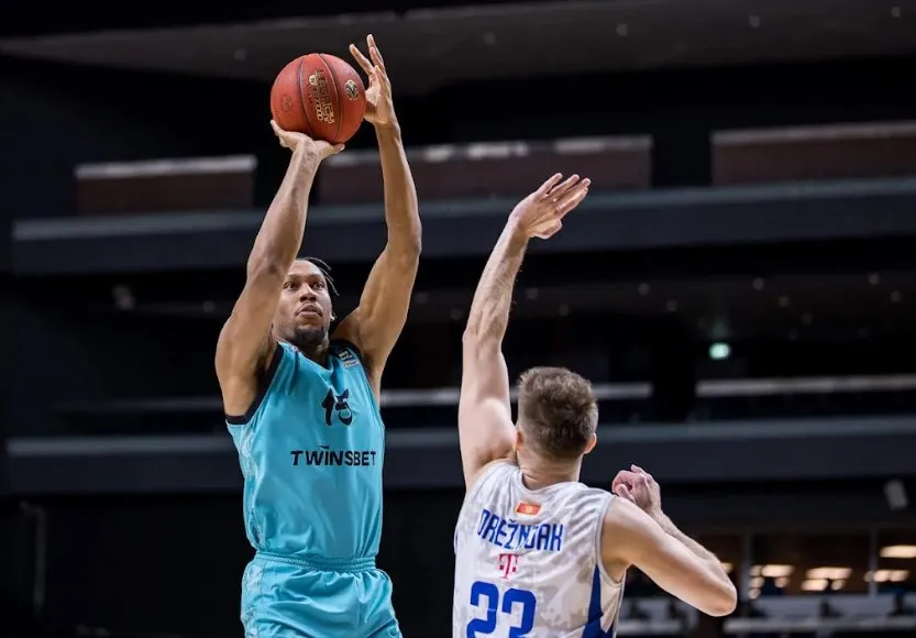 TOFAŞ kadrosunu Amerikalı forvet Tre'Shawn Thurman ile güçlendirdi