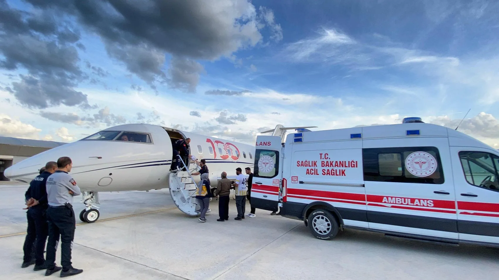 Hacda rahatsızlanan vatandaş için devletin ambulans uçağı devreye girdi