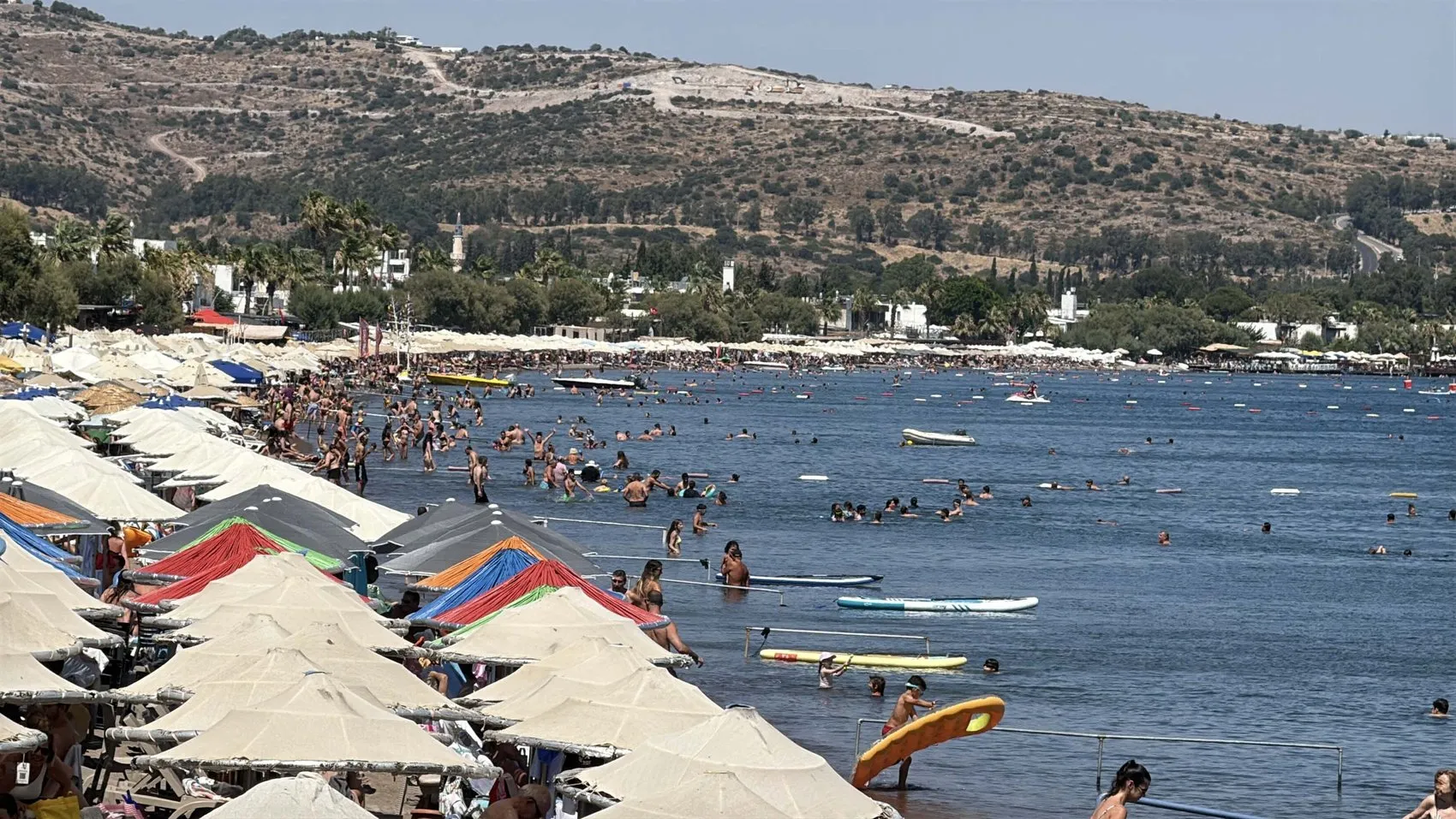 Bodrum sahilinde 38 derecelik sıcak mesai