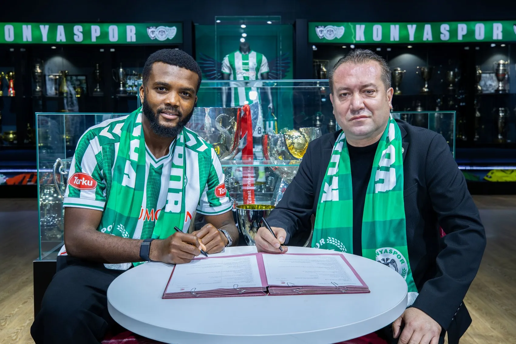 Konyaspor stoper hattını Nijeryalı Awaziem ile güçlendirdi