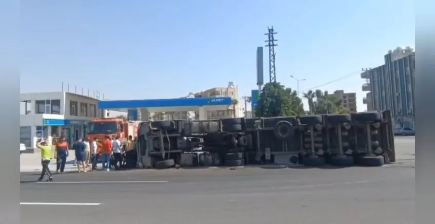 Nusaybin'de TIR kazasından saniyelerle kurtuldular