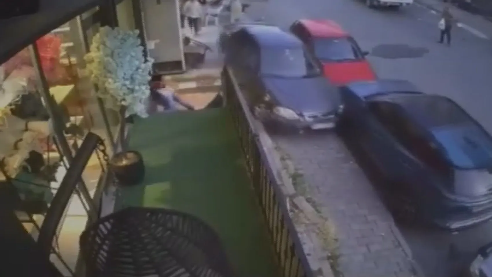 Sarıyer'de hatalı manevra faciaya davetiye çıkardı
