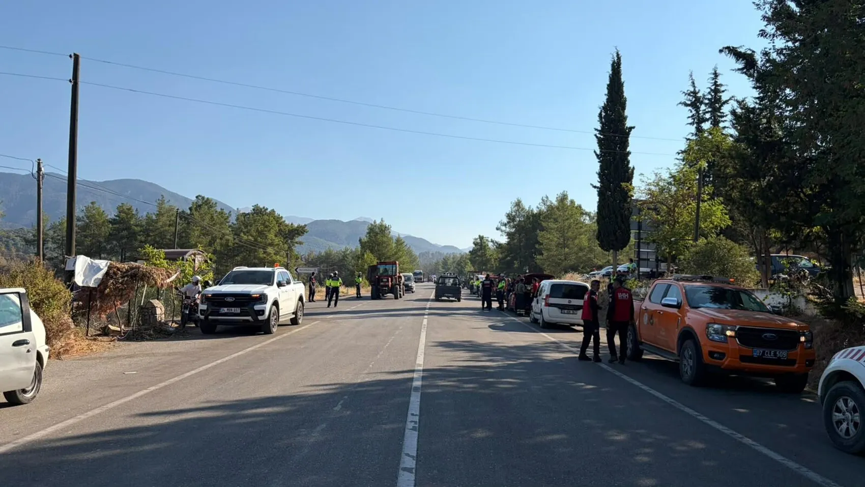 Fethiye ormanlarında gece başlayan yangın kontrol altına alınıyor