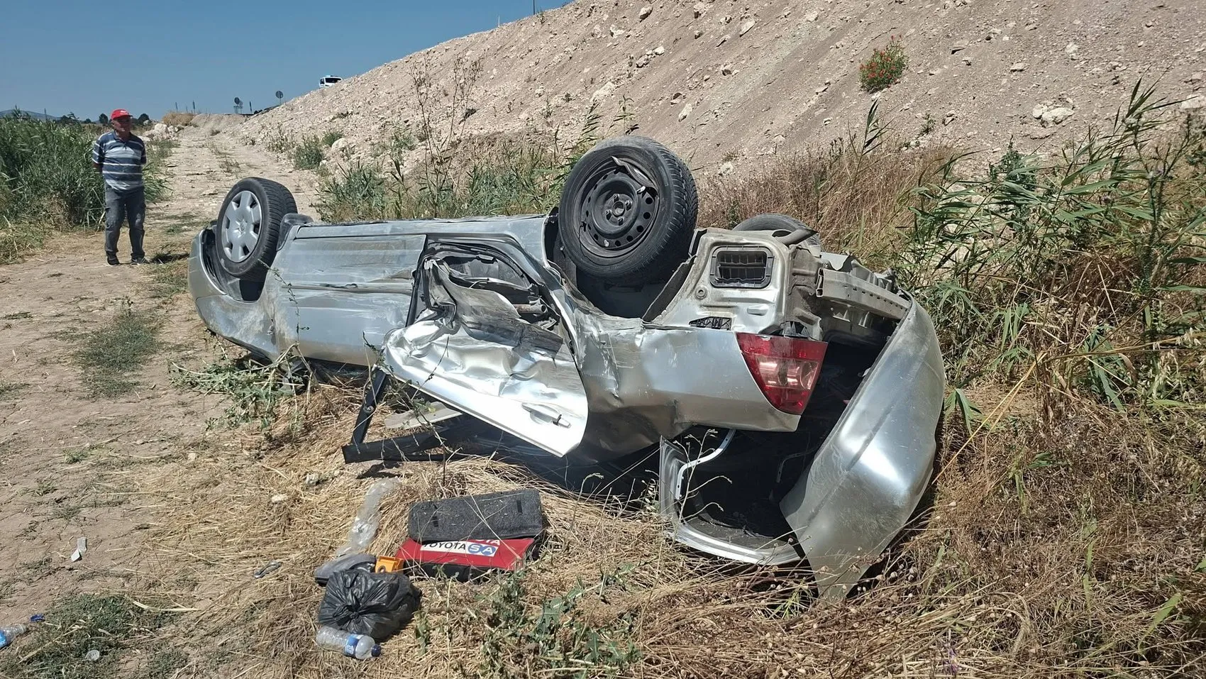 Kütahya’da trafik kazası Otomobil şarampole uçtu