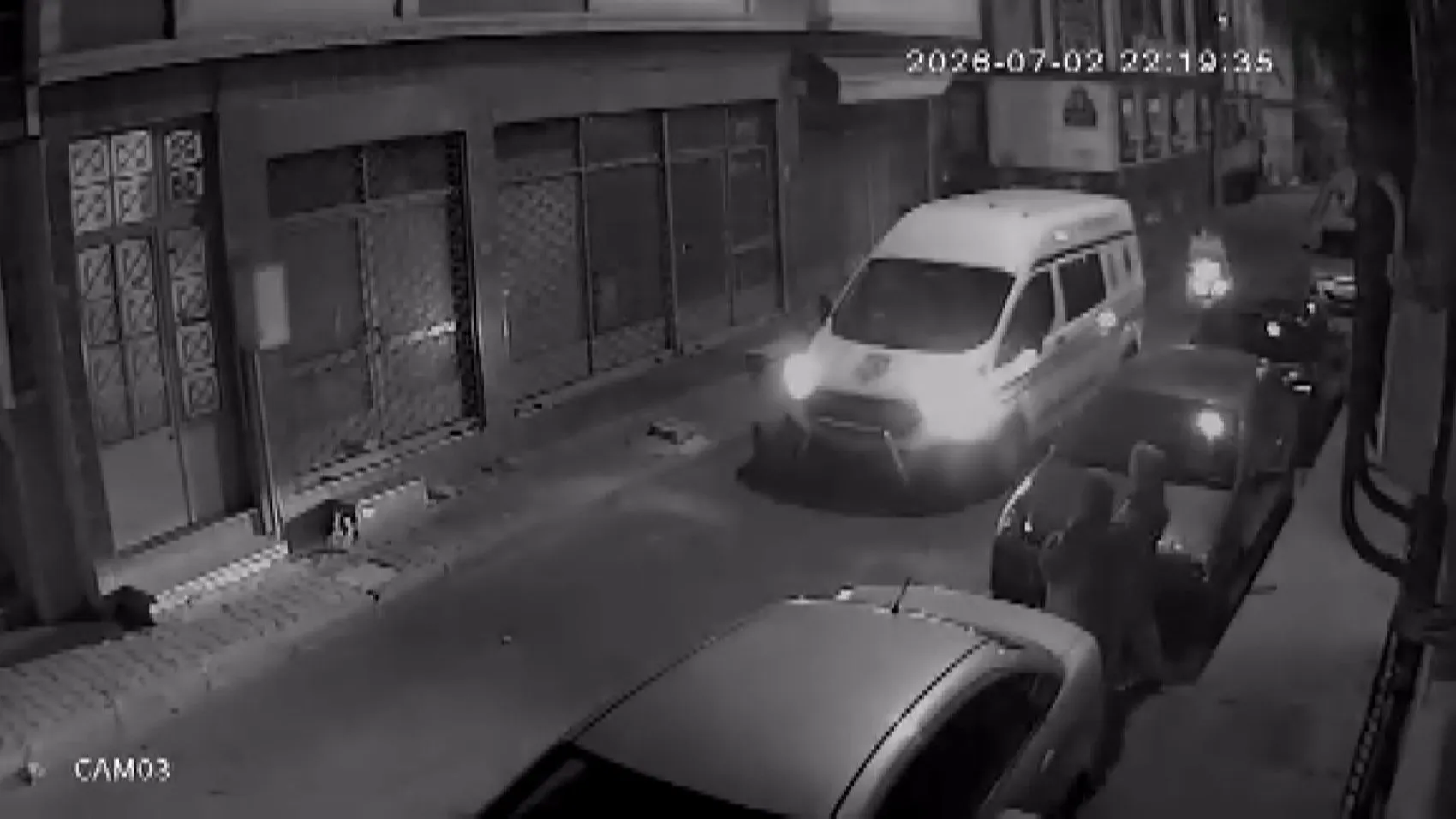 Bayrampaşa'da bir kadının başına beton parçası düştü