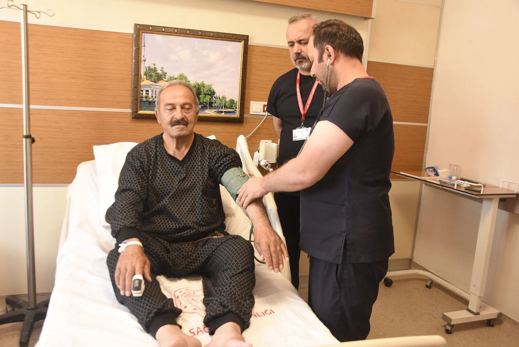 Bitlis'te tıp dünyasında büyük başarı 70 yaşındaki hastaya zorlu operasyon