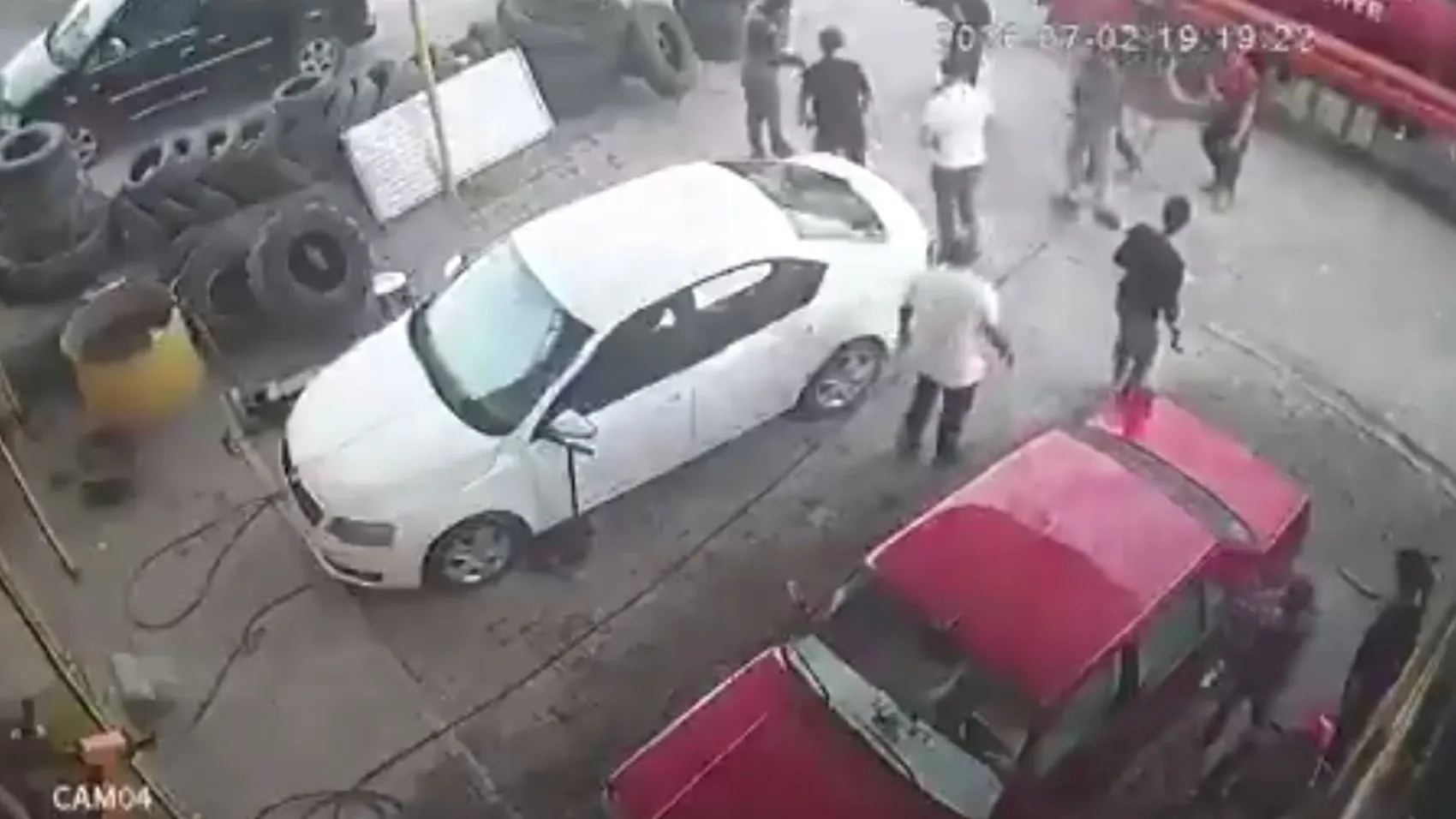 Birecik İtfaiyesinde lastik patlaması bir personeli hastanelik etti