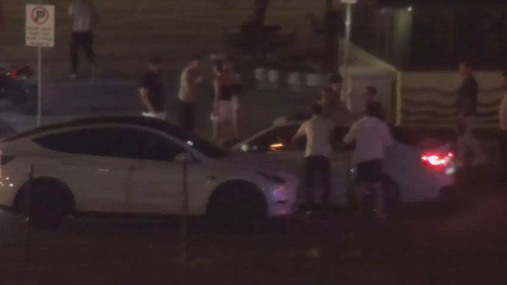 Silivri sokaklarında gece yarısı tekme tokat kavga