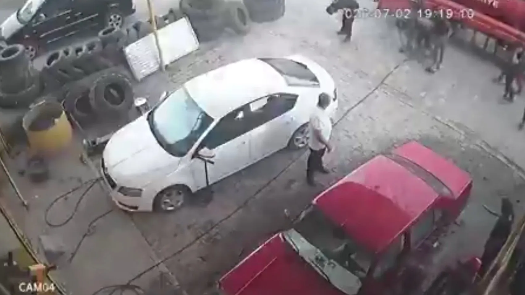 Birecik İtfaiyesinde lastik patlaması bir personeli hastanelik etti