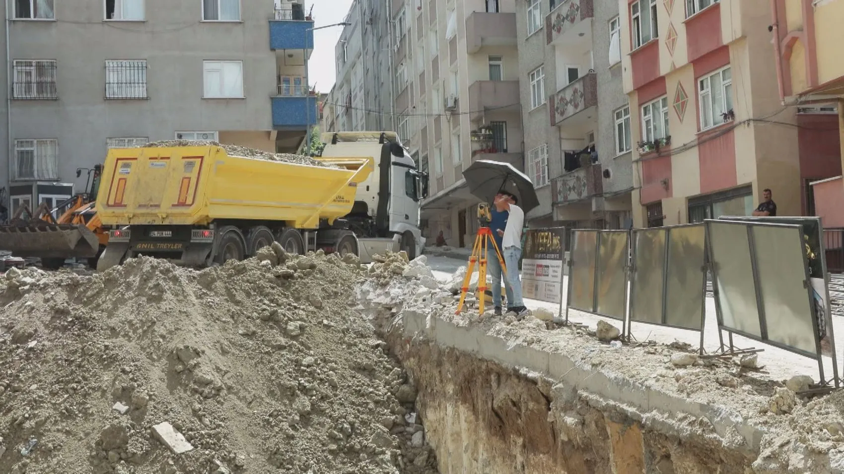 Bahçelievler’de inşaat kazısı sonrası bina boşaltıldı