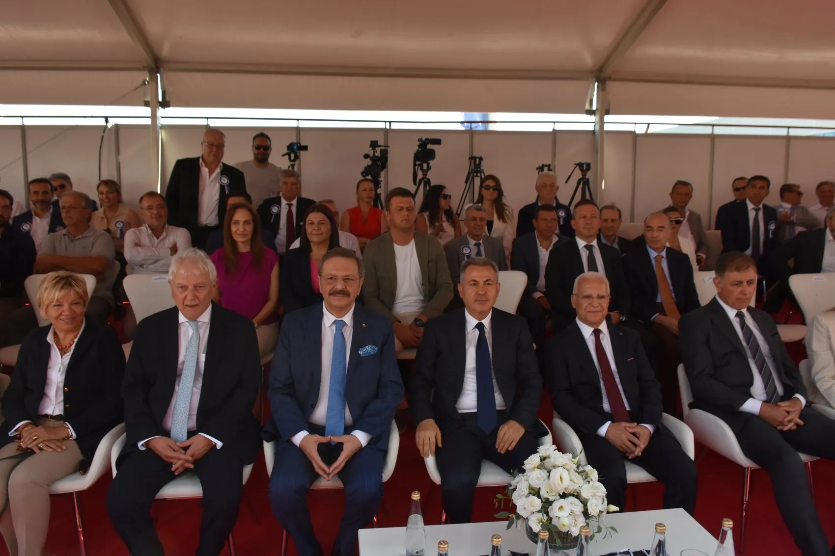 İzmir sanayinin kalbi olduğunu yeni binasıyla tescilledi